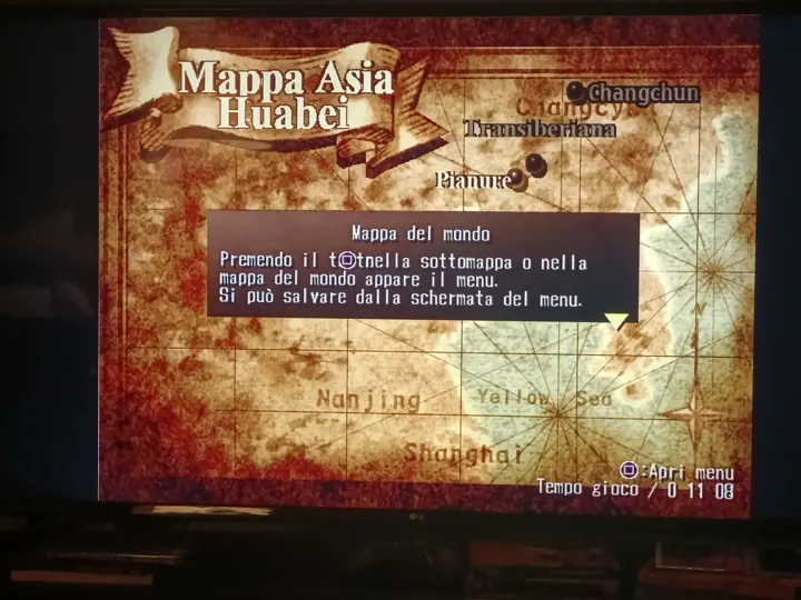 Screenshot di Shadow Hearts con la traduzione italiana automatica: «Mappa Asia Huabei / Transiberiana / Pianure / Mappa del mondo: Premendo il t[icona]nella sottomappa o nella…