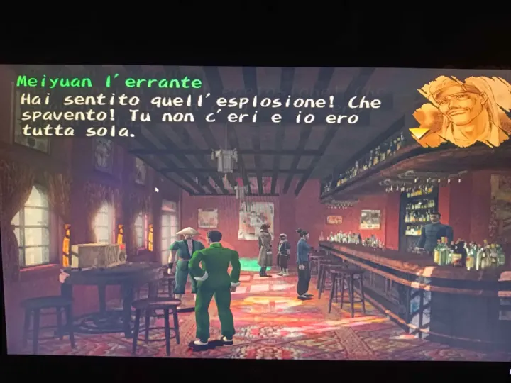 Screenshot di Shadow Hearts: Covenant con la traduzione italiana automatica: «Meiyuan l’errante: Hai sentito quell’esplosione! Che spavento! Tu non c’eri e io ero tutta sola.»